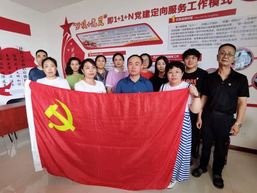 尼克·胡哲:刚出生就没有四肢,却娶了小6岁的美娇妻,生了5个娃