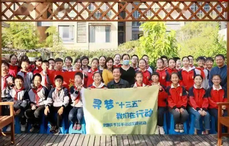 小猫钓鱼游戏龙王版有船