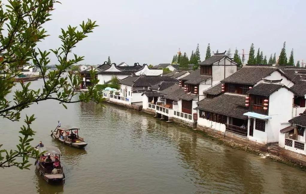 明日之子中杨超越穿的那对Nike是哪款?游戏画面